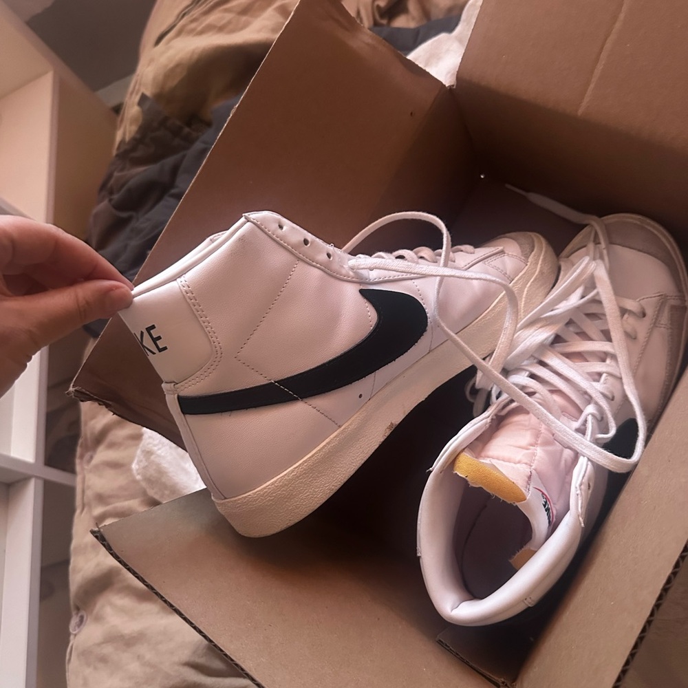 Nike Men's Blazer 77 Athletic Shoes